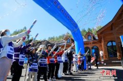 近30名青少年林海徒步研学 开启33公里“找北”